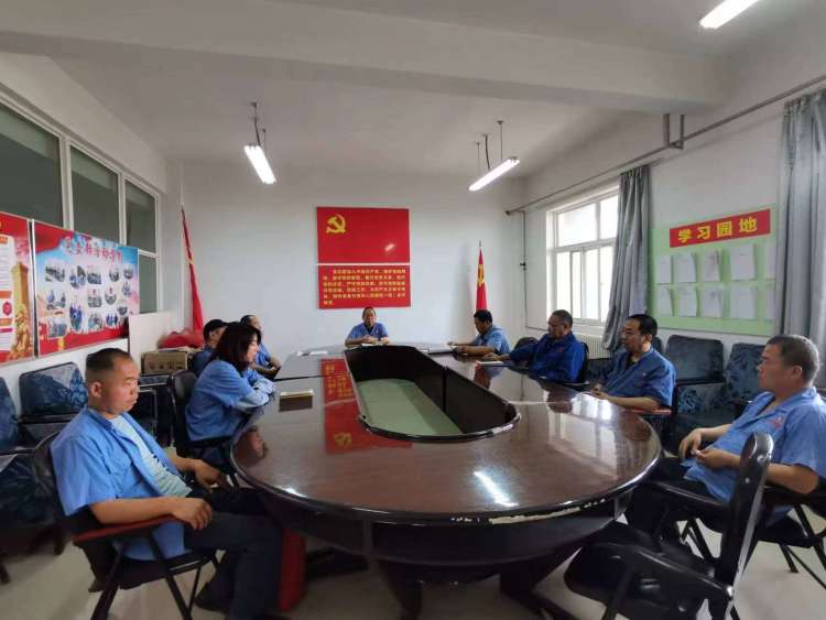 運(yùn)輸采供黨支部召開(kāi)黨員大會(huì)，組織主題教育集中學(xué)習(xí)。